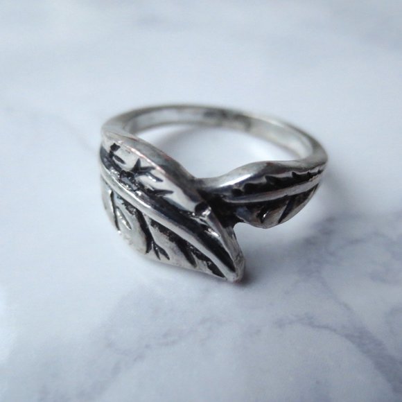 Silver Tone Leaf Ring - Picture 1 of 3